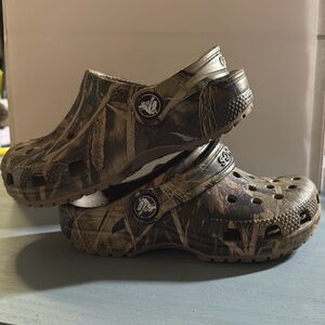 CROCS Green and Brown Slippers with Durable Design